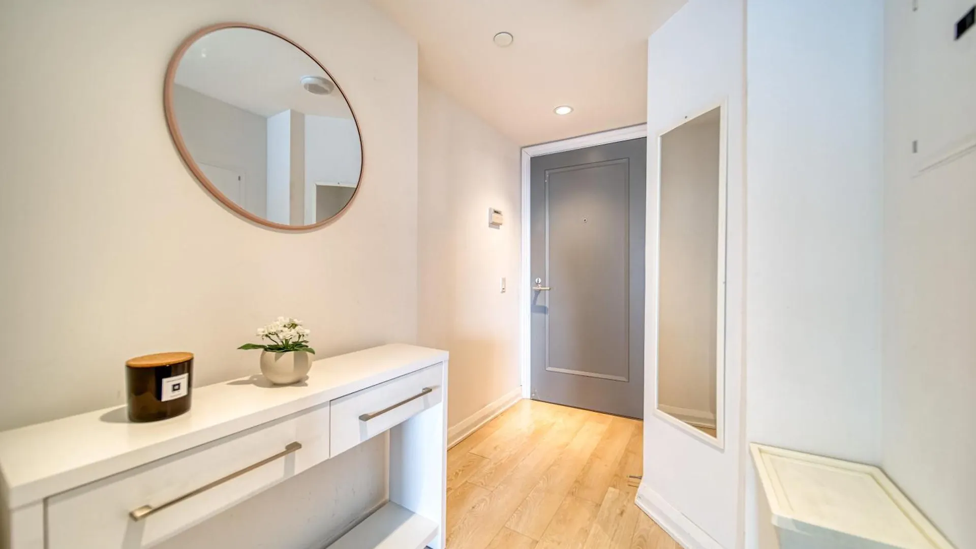 Yorkville Plaza Express Stay Toronto