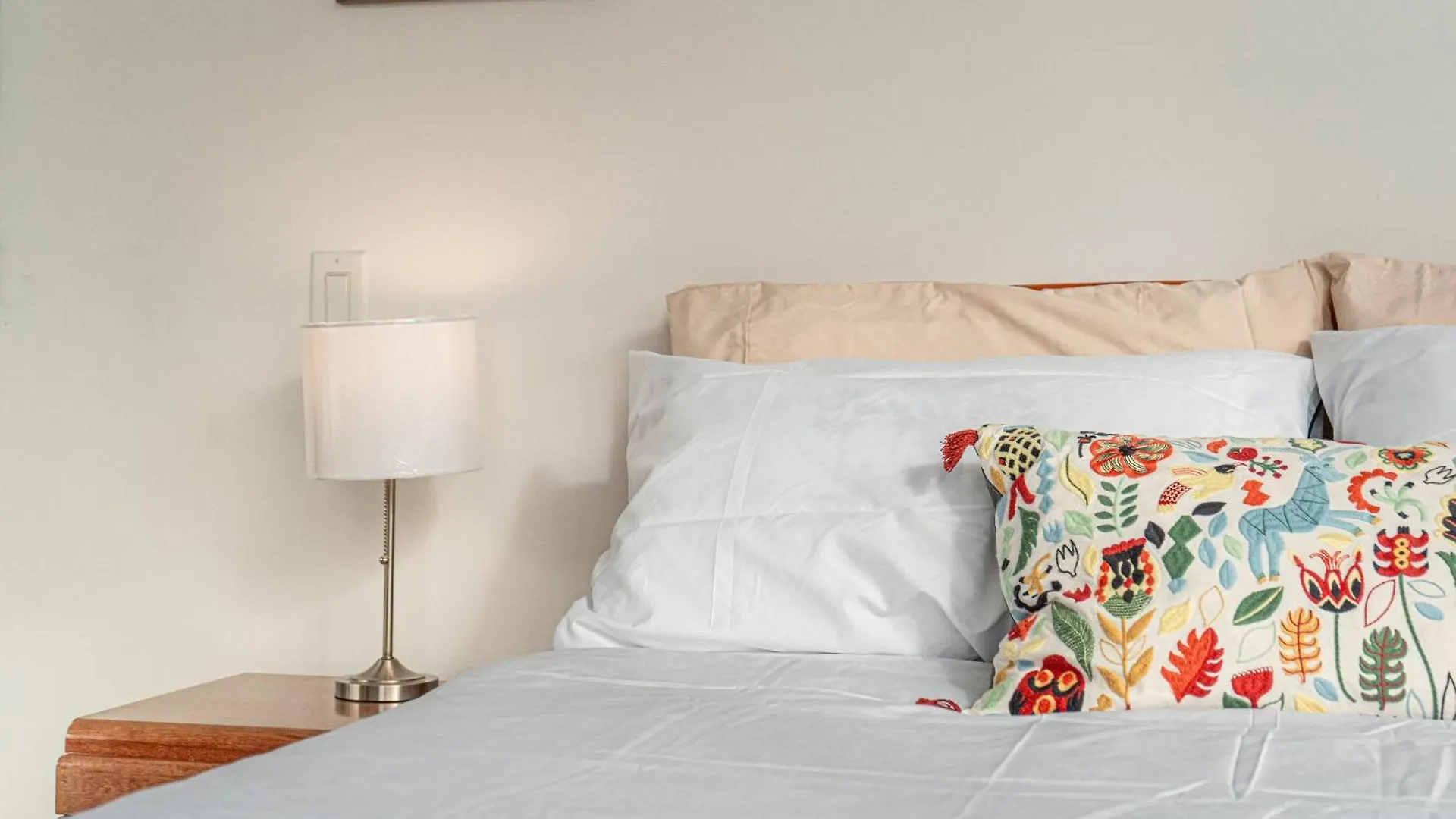 Yorkville Plaza Express Stay Toronto Apartment