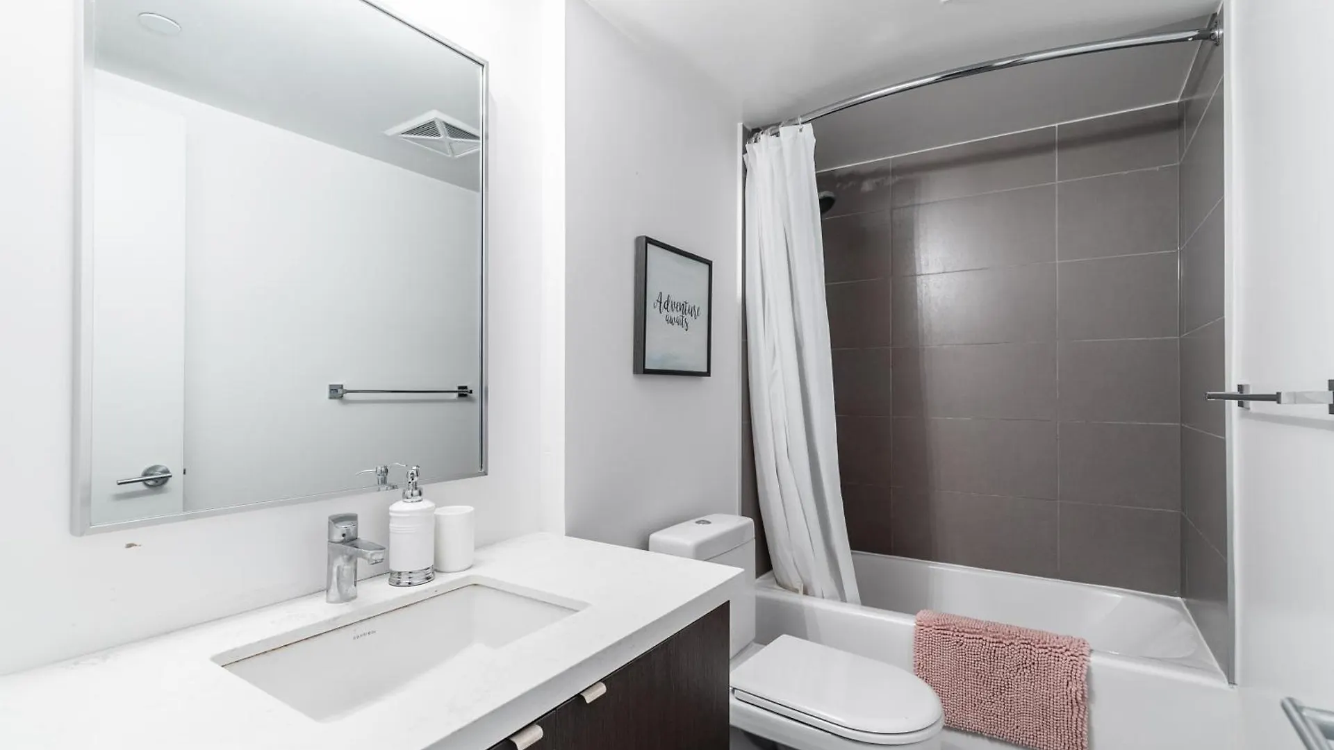 Yorkville Plaza Express Stay Toronto