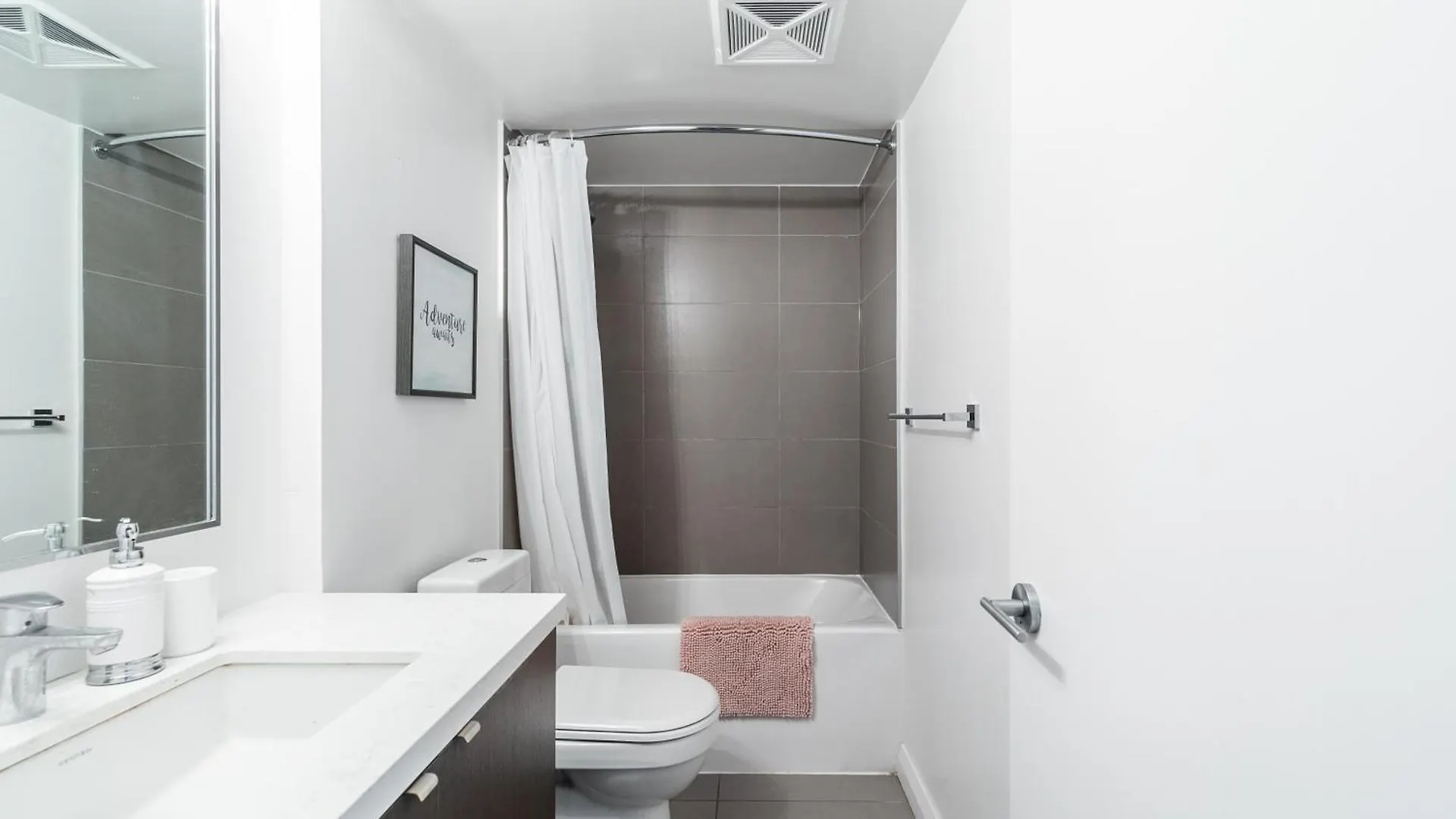Yorkville Plaza Express Stay Toronto 0*,  Canada